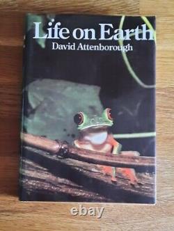 Life on Earth SIGNED by David Attenborough 1979 1st Edition Reprint Hardback