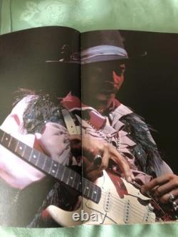Linda's Pictures. Signed Copy. 1st Edition 1976