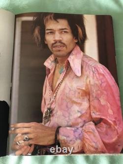 Linda's Pictures. Signed Copy. 1st Edition 1976