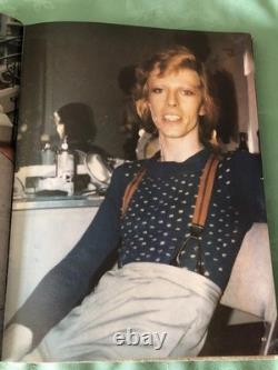 Linda's Pictures. Signed Copy. 1st Edition 1976