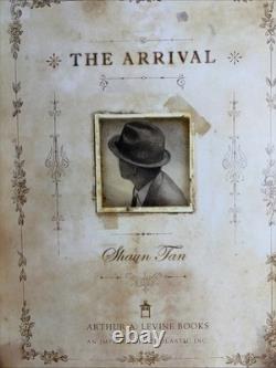 Shaun Tan The Arrival SIGNED 1st/1st With Photo Of Him Signing Collectible