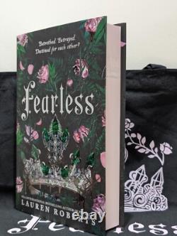 Signed-1st Edition-Fearless by Lauren Roberts-(Sprayed Edge and Tote bag)