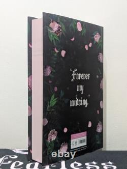 Signed-1st Edition-Fearless by Lauren Roberts-(Sprayed Edge and Tote bag)