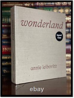 Wonderland ANNIE LEIBOVITZ SIGNED New Sealed Art Hardback 1st Edition Printing